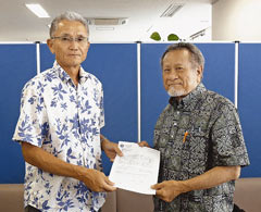University of Hawaii honors OTV director Maehara with an honorary doctorate for his documentary program Sekai-Uchinanchu-Kiko