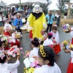 People of Yaeyama offer dance performance to God of fertility at the beginning of the Harvest Festival