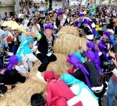 Itoman tug-of-war held to pray for abundance and fertility
