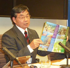 Nago Mayor delivers lecture in Washington, D.C. criticizing Japanese government