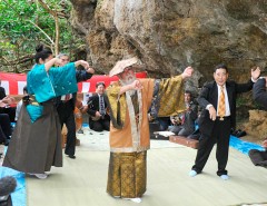 A New Year’s prayer at Higa Katsuren Uruma