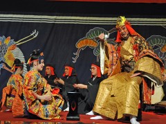 Ryukyuan dance and <em>Kumiodori</em> performed in Beijing