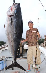 Hirayama catches a big bluefin tuna two years in a row