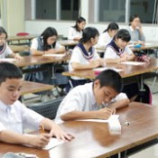 Kitanakagusuku pupils receive e-learning ESL from an American university