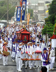 <em>Gan-go</em> Festival held at Takayasu in Tomigusuku