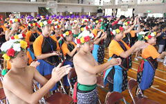 Taiwanese and Okinawan elementary school pupils carry out friendly exchange through traditional arts