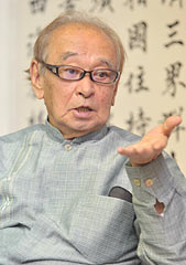 Governor stresses that his stance demanding the relocation of Futenma Air Station outside of Okinawa will not change