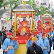 Ryukyu Dynasty procession unfolds