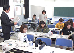Ryukyu Shimpo and University of the Ryukyus hold newspaper course