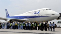 ANA's jumbo jet makes final flight from Naha to Haneda