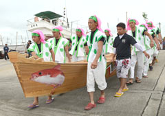 New <em>harii</em> boats launched in Itoman