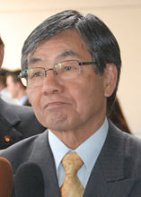 Nago Mayor conveys his opposition to Henoko relocation to U.S. government