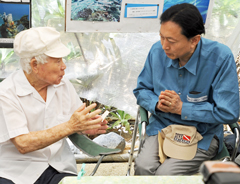Former Prime Minister Hatoyama visits Henoko