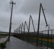 Gust of wind bends 20 pillars at golf course in Tomigusuku