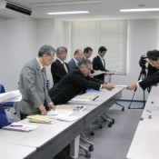 Nago city council accuses defense bureau of damaging coral in Henoko