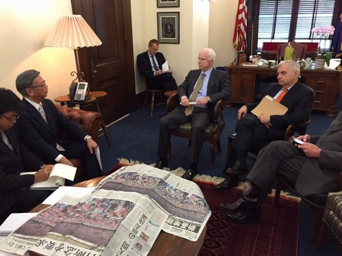 Gov. Onaga and Sen. McCain agree to continue dialogue on the Futenma and Henoko issue