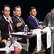 Intellectuals oppose arguments that bases in Okinawa are indispensable