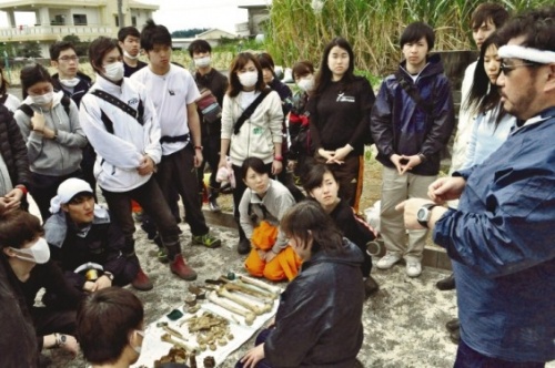 161 college students from outside of Okinawa engaged in collecting remains of war dead