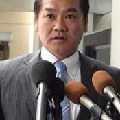 Mayor Sakima of Ginowan discusses Futenma Air Station’s return with Senator McCain