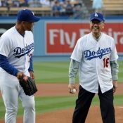 Okinawa Gov. Onaga joins the pitch opening ceremony for a game between Dodgers and Mets