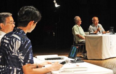 Panelists stressed the importance of survivors continuing to talk about their experiences during the Battle of Okinawa at a discussion held on June 25 at Okinawa Convention Center, Ginowan City.