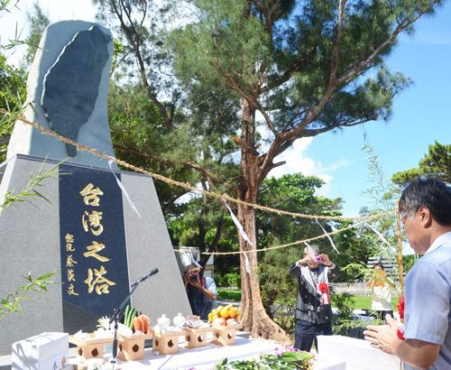 60 people gather to make a pledge for peace as Taiwan monument erected