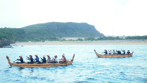 Project team recreates grass boats’ voyage of 30,000 years ago from Yonaguni Island