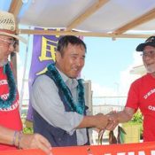 Robert Nakasone encourages sit-in protesters in Henoko with Hawaiian leis