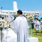 Okinawa resort weddings bring 10.4 billion yen to local economy in half a year