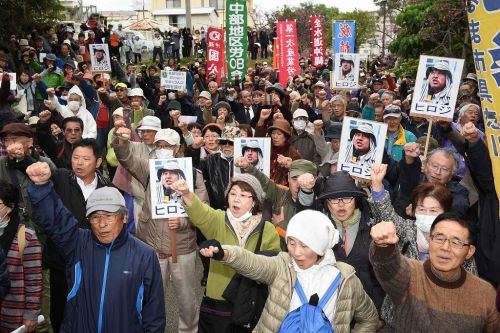 Mass gathering demanding release of Yamashiro and detainees held before Naha District Court