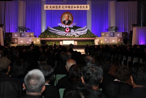 “Carry on the mantle of peace and coexistence”—2,000 pay their respects to former governor Ota