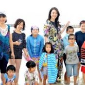 Kids from Fukushima invited by Kurara Chibana to enjoy beach in Geruma