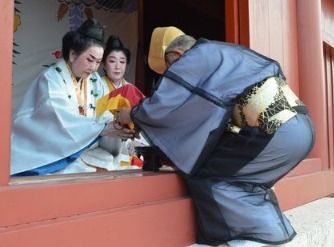 Praying for health and longevity, the New Year’s first water is offered in traditional ceremony at Shuri Castle