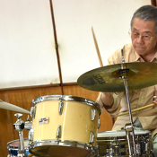 83-year-old drummer Yoshio Kinjo broke out into the world as Okinawa’s jazz pioneer