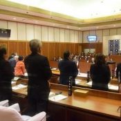 Yomitan Village Assembly adopts resolution demanding information about armed Air Force deserter