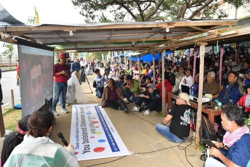 Camp Schwab gate protesters pledge efforts against new base with Robert Kajiwara
