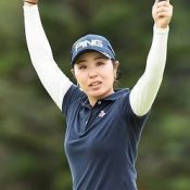 Mamiko Higa hits a life-saving birdie on the 17th hole to win the Daikin Orchid Ladies Golf Tournament