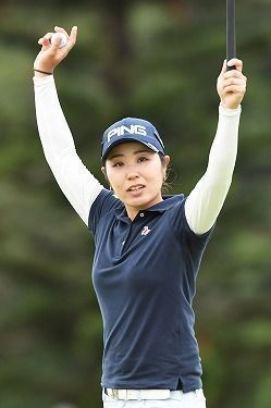 Mamiko Higa hits a life-saving birdie on the 17th hole to win the Daikin Orchid Ladies Golf Tournament