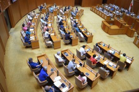 Okinawa Assembly unanimously adopts resolution protesting U.S. military fallen parts incidents
