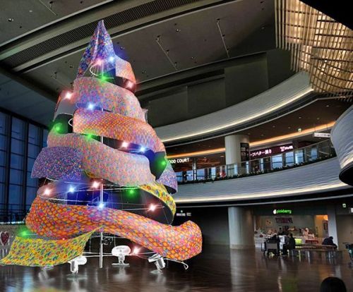 Don’t miss this Christmas tree made of Ryukyu textiles this holiday season