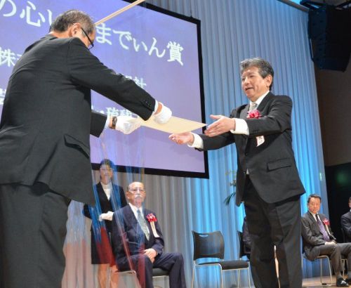 Shimpo President Hanashiro renews dedication to cultural preservation with Mécénat Award