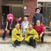 Social workers celebrate two centenarians in Ogimi: “I’m glad I lived to see this!”
