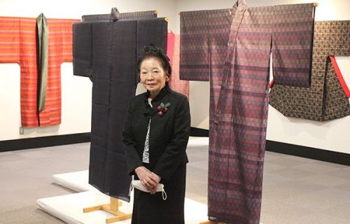 Exhibit of Ryukyu Kingdom era garments reproduced by Kyoko Shukumine displays woven colors that can’t be expressed with paints