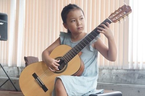 Japan’s best guitarist is a second grader from Okinawa—father helps daughter achieve her dreams