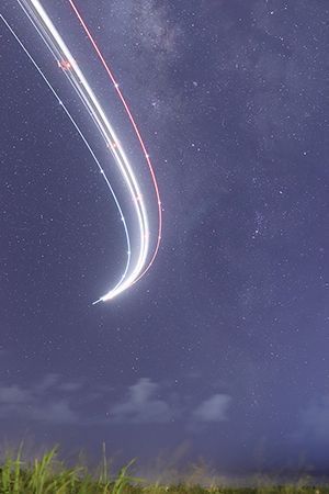 “It’s like Galaxy Express 999!” Bridge of light across the night sky over Ishigaki Island