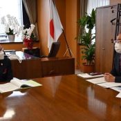 Okinawa Gov. Tamaki turns to Tokyo for support on drifting pumice stone damage