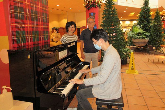 Okinawa City resident donates street piano to Plaza House Shopping Center