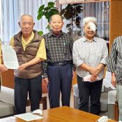 “Make Uchina-guchi the second official language” – group working to spread Okinawan language delivers request to vice-governor